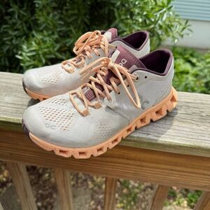 On Running Women's Running Shoes - Cloud X - Size 6